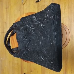 ITALIAN DESIGNER GENUINE ITALIAN LEATHER  ITALY IN BEAUTIFUL BLACK